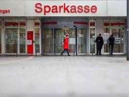 Kundin will Kreuzfahrt machen: Sparkasse Gelsenkirchen verlangt nach Einbruch Zinsen für Kredit